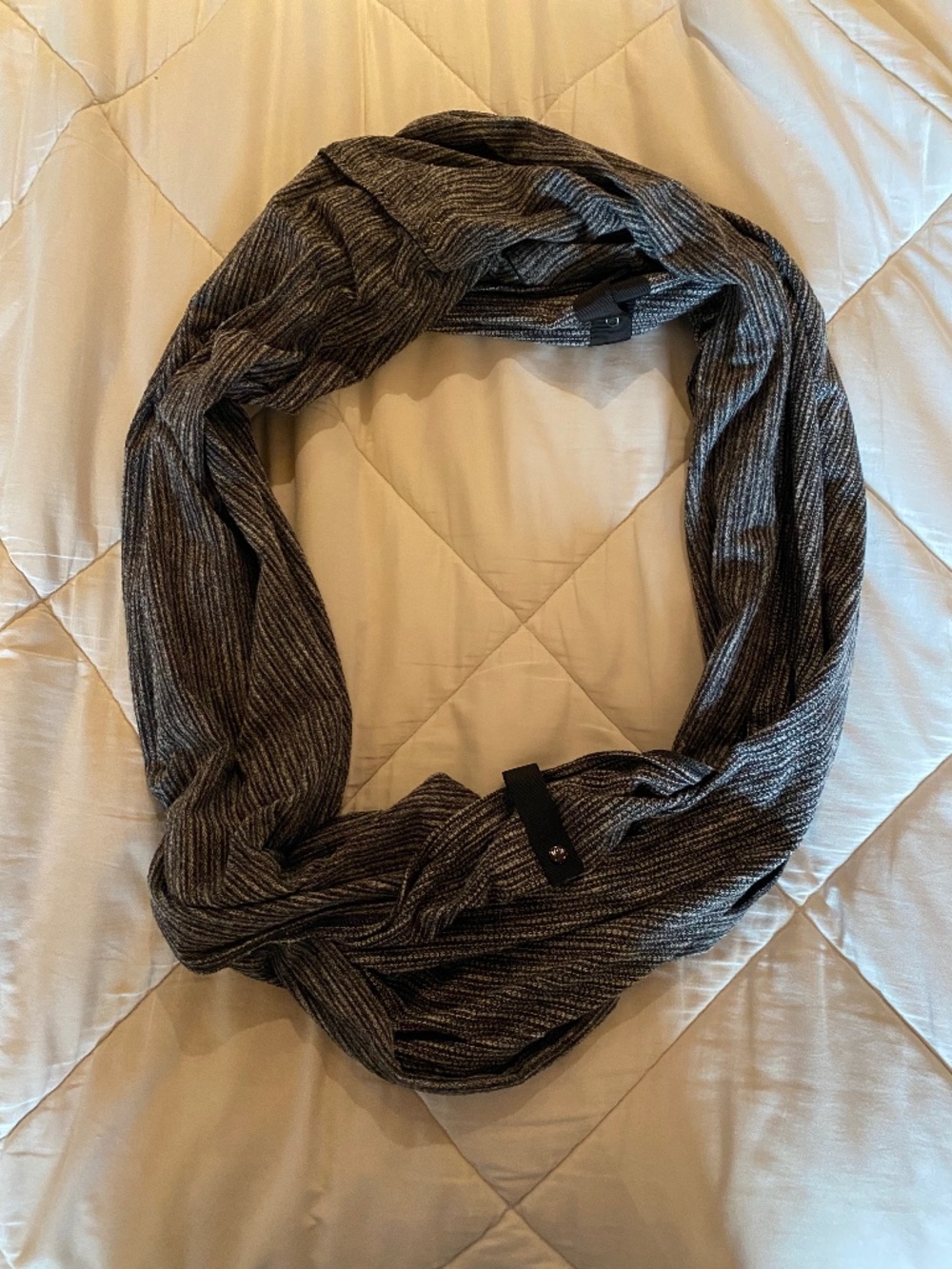 Lululemon infinity scarf